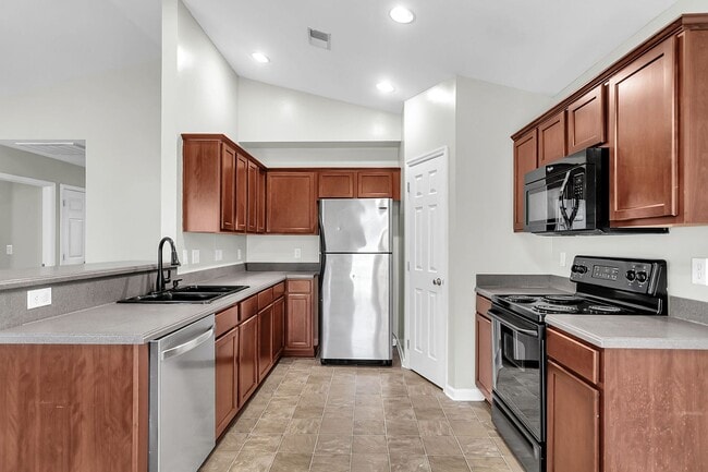 Building Photo - Charming 3-Bedroom, 2-Bath Home available ...