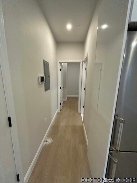 Building Photo - 176 Salem St