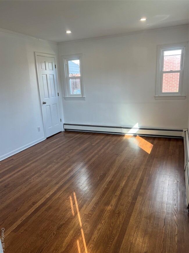 Building Photo - 1016 Oaks Dr