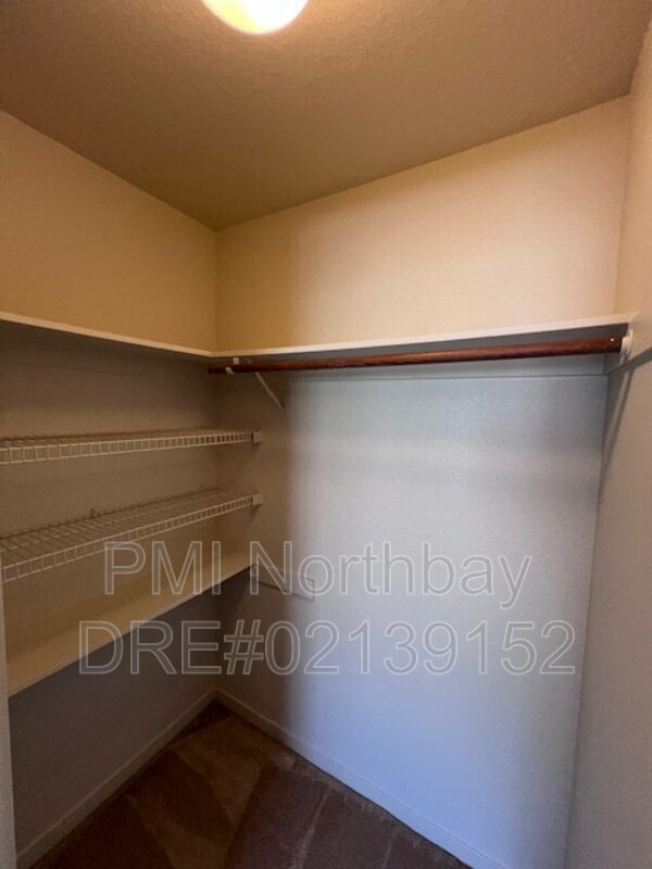 Building Photo - 3213 Hilton Head Dr