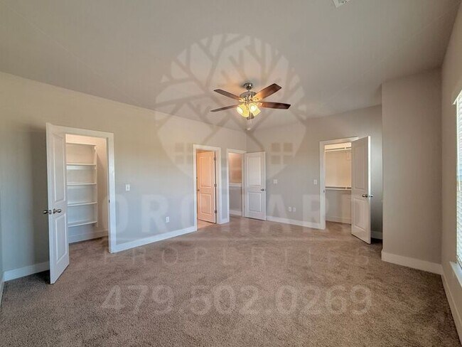 Building Photo - EP 6 | Townhome with Garage in Siloam Springs!