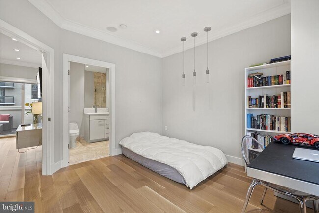 Building Photo - 1520 16th Ct N