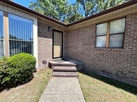 Building Photo - 575 Countrytown Dr