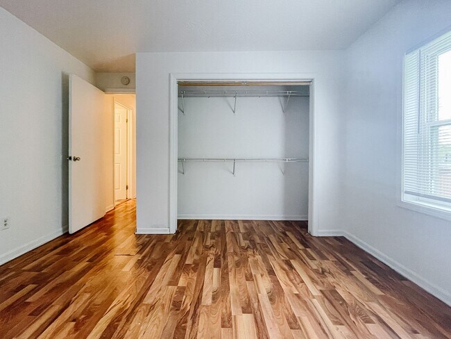 Building Photo - 114 E 8th St