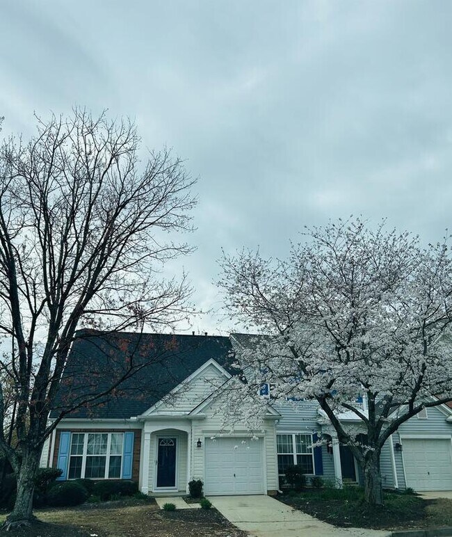 Building Photo - 305 Claybrooke Dr