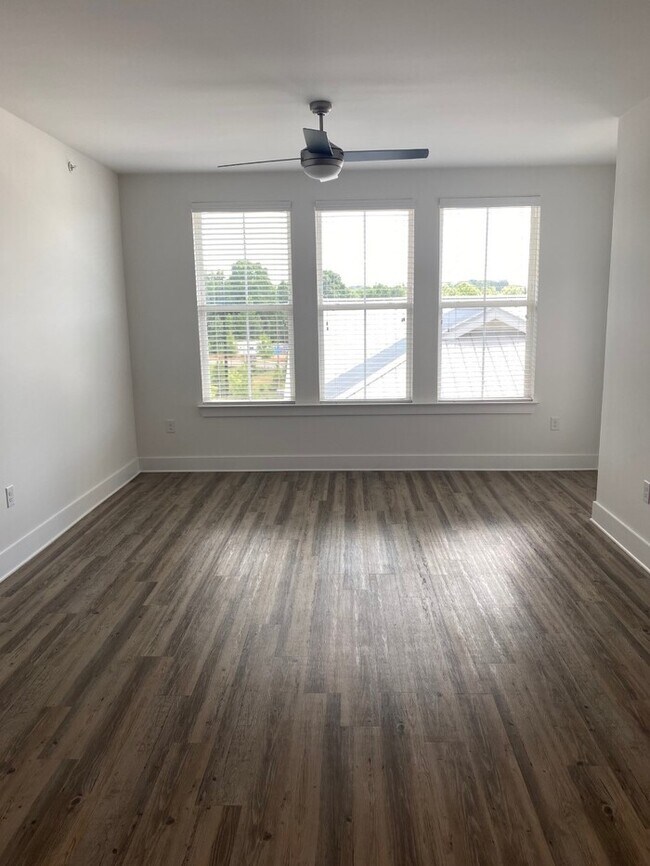 Building Photo - 1027 Gennett Cir