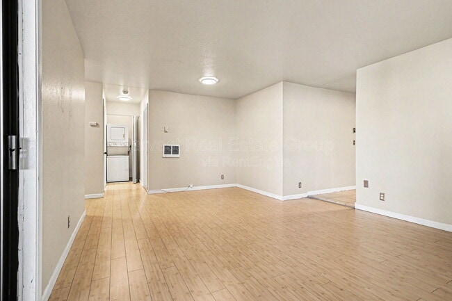 Building Photo - 815 E 28th St