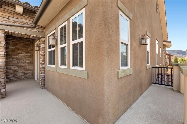 Building Photo - 2 Corte Belleza