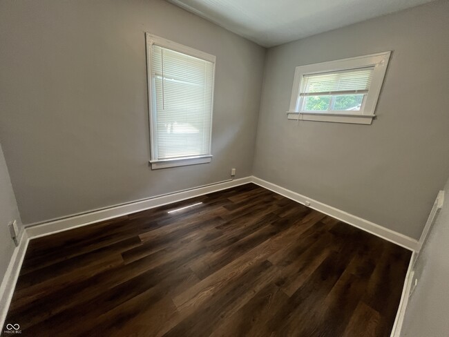 Building Photo - 411 W 39th St