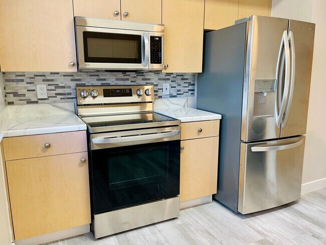 Building Photo - Come see this modern, elegant condo in Celebration!