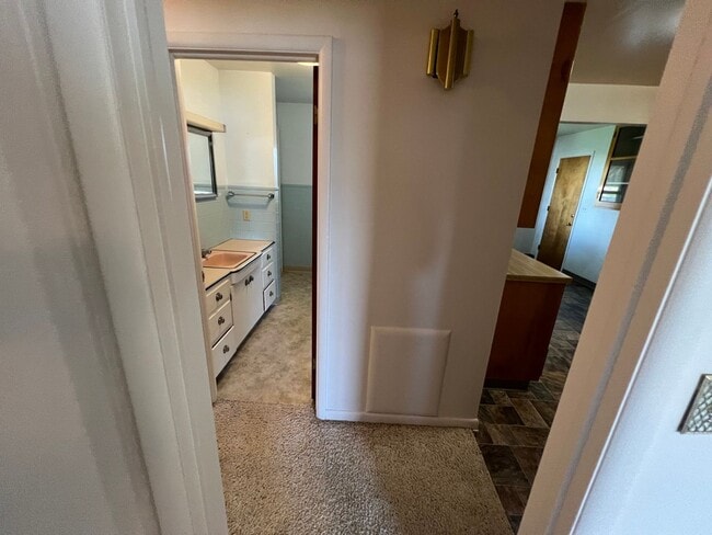 Building Photo - 429 E Pine St