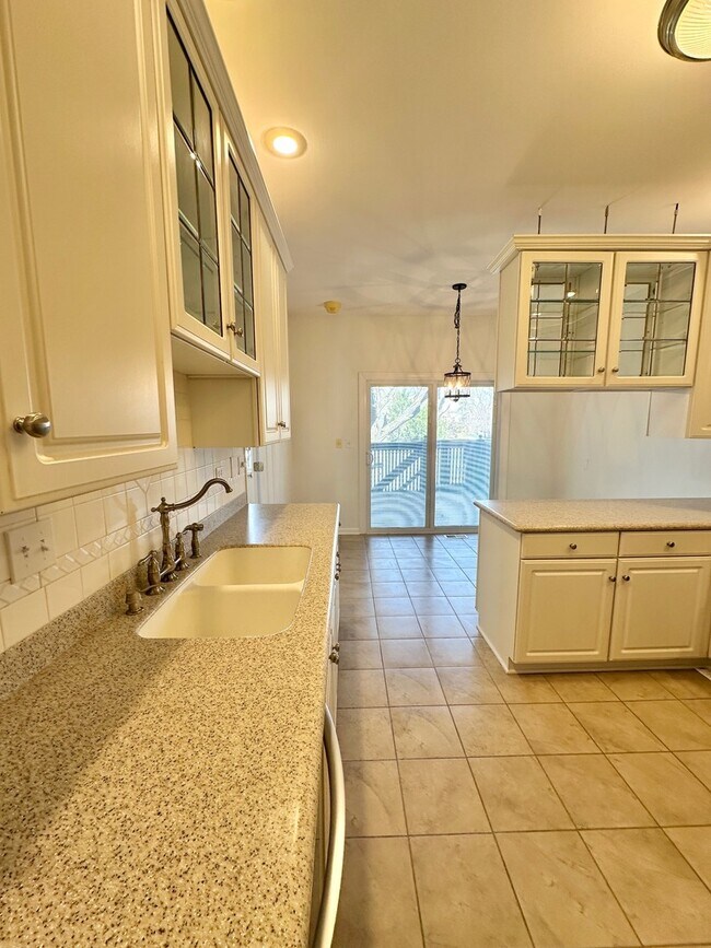 Building Photo - 224 Charlotte Pl