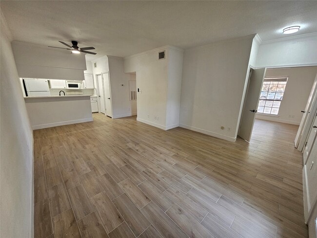 Building Photo - 2626 Holly Hall St