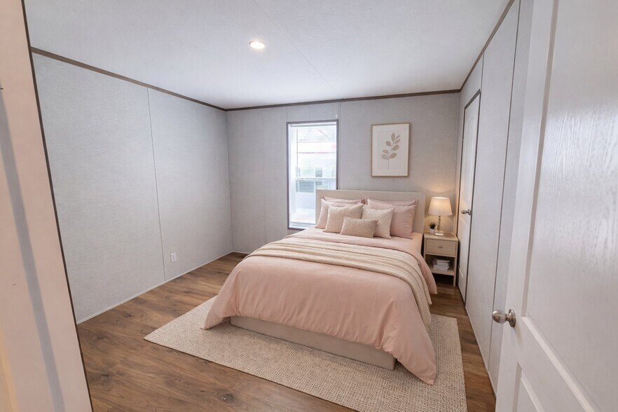 Building Photo - 2 Deerwood Park