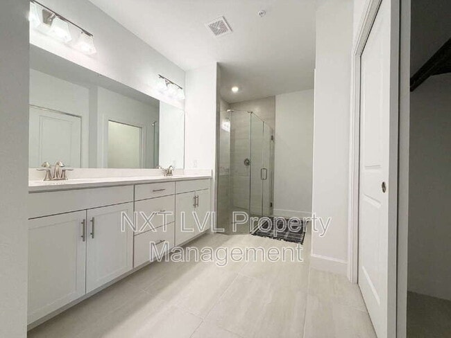 Building Photo - 16570 Ridgeview Cir