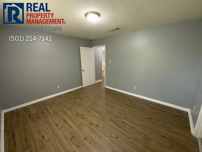 Building Photo - 4013 Wooddale Dr