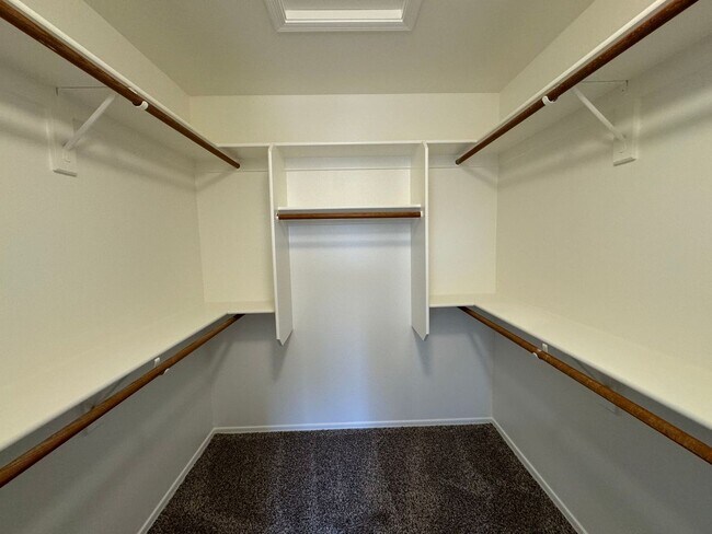 Building Photo - 3 Bedroom - 2 Bath - 1515 Sq. Ft. - in Gil...