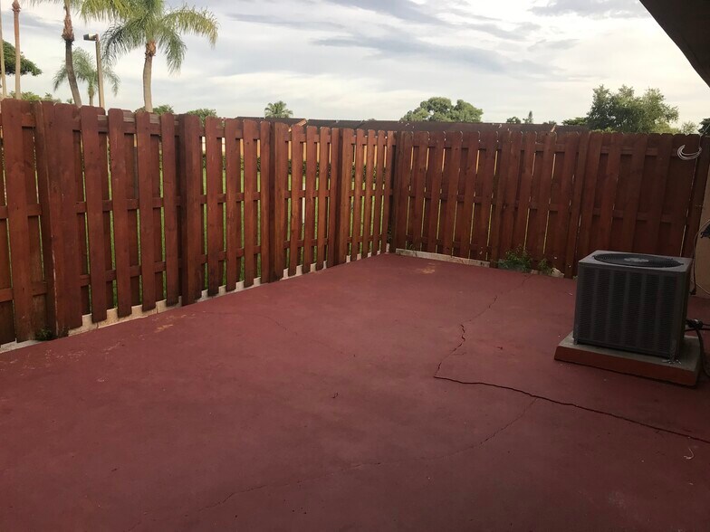 Building Photo - 8371 SW 148th Pl