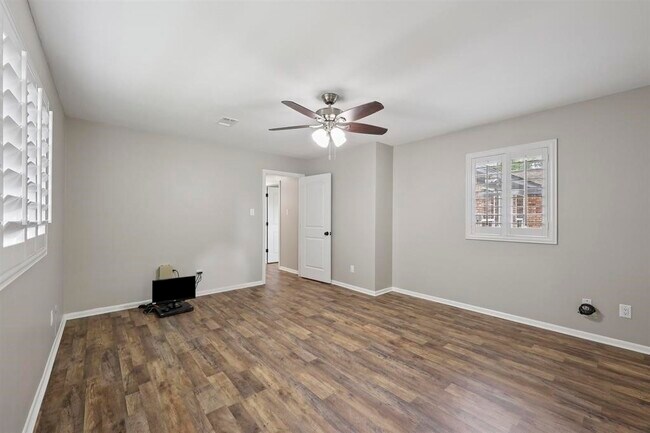 Building Photo - 1135 Ivy Ln