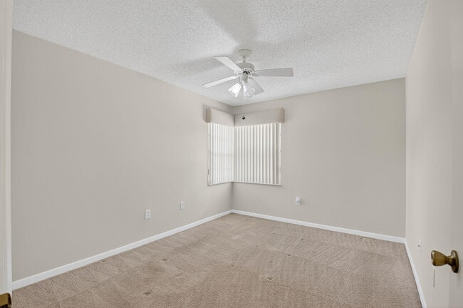 Building Photo - 5136 Floria Dr