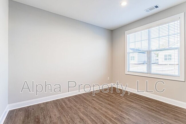 Building Photo - 12 Magnolia Dr