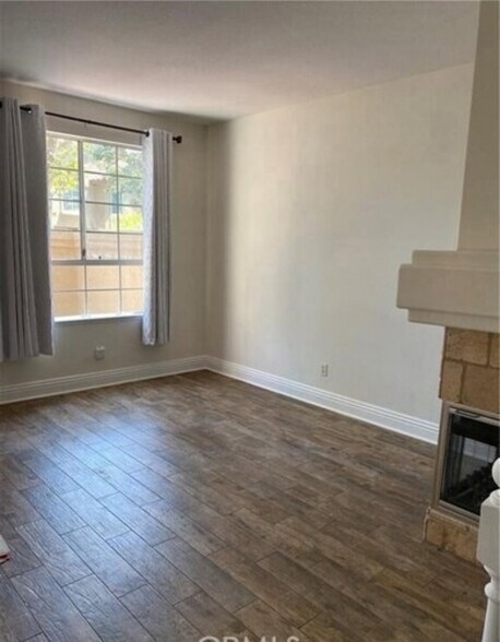 Building Photo - 14 Hillgate Pl