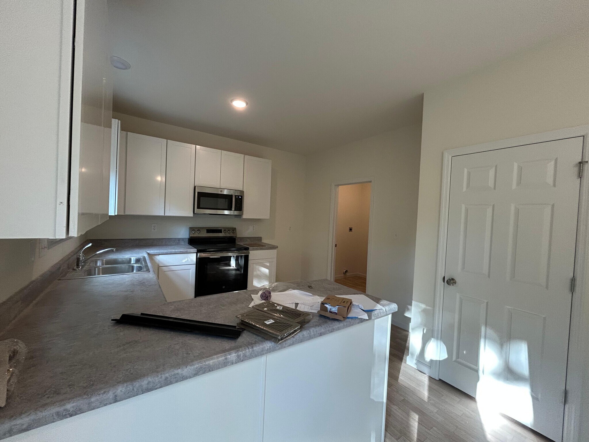 Building Photo - 463 Sweetgrass Dr