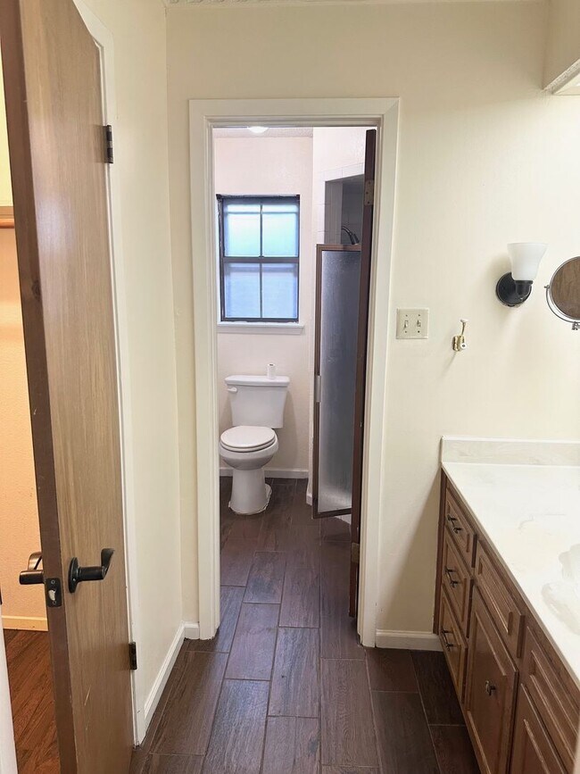 Building Photo - 4 Bed 2 Bath Ready to Rent ASAP