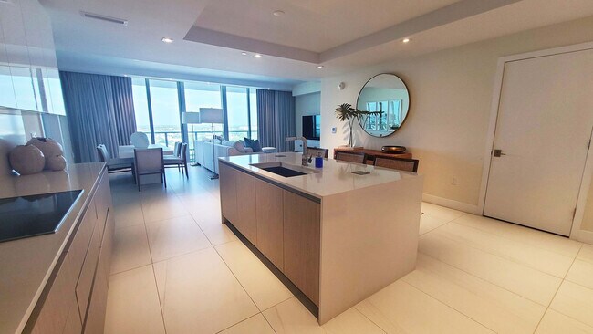 Building Photo - 3100 N Ocean Dr