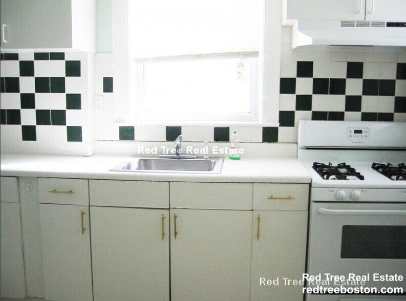 Building Photo - 12 Verndale St