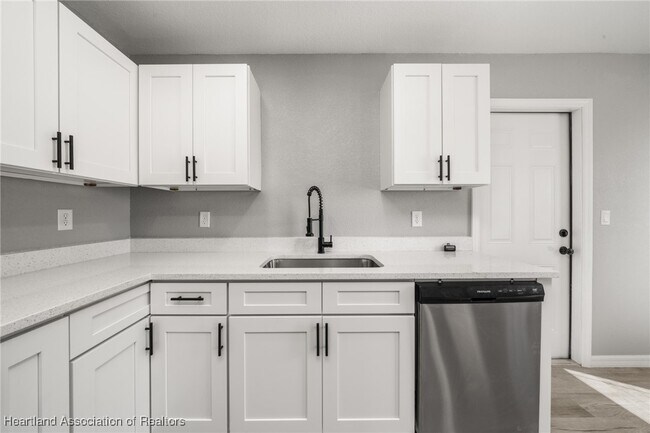 Building Photo - 6303 Red Cedar Rd