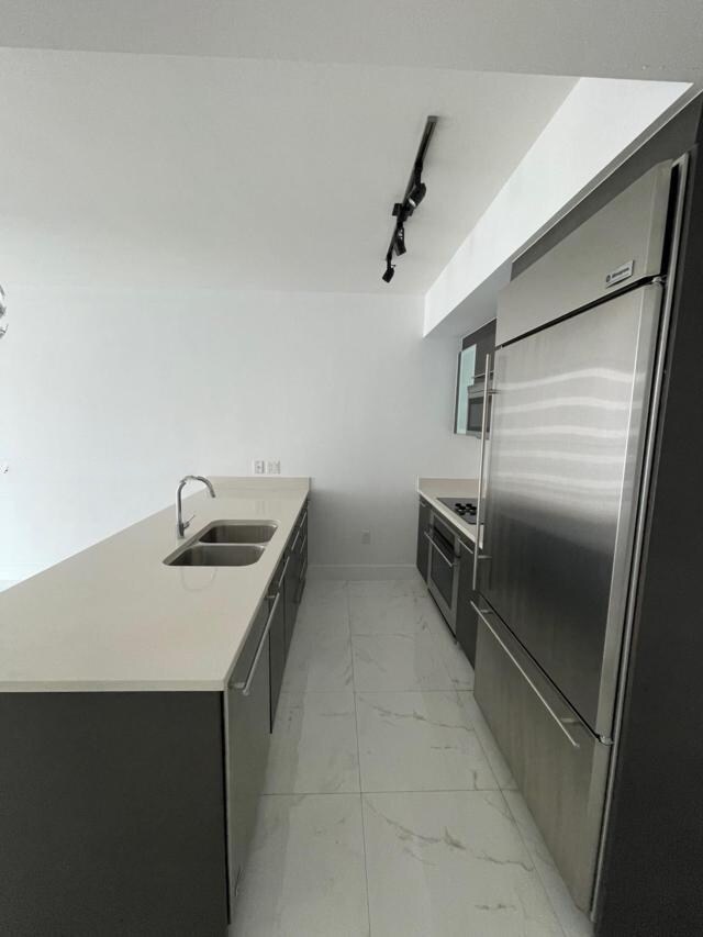 Building Photo - 500 Brickell Ave