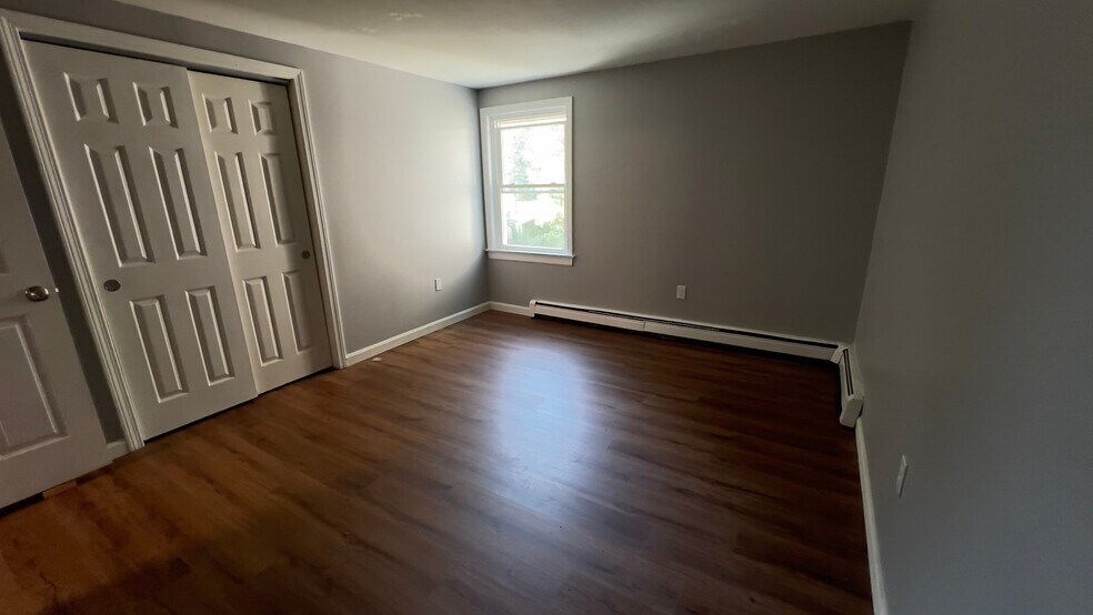 Building Photo - 206 W Pleasant St