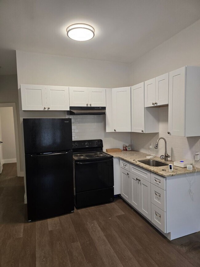 Building Photo - 1321 W Wingohocking St