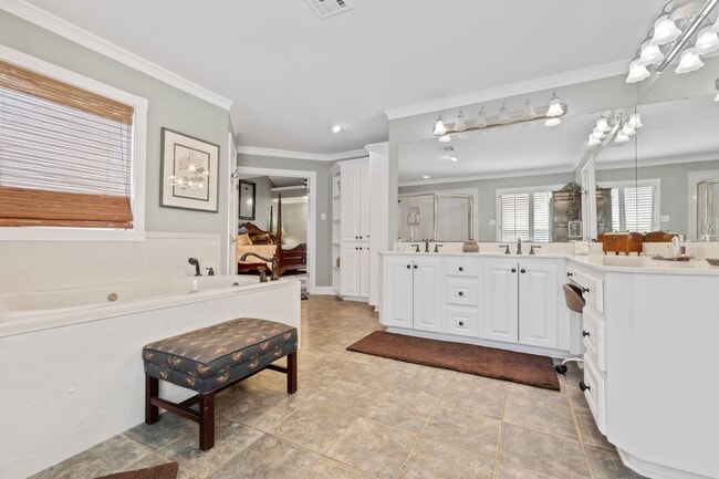 Building Photo - 1026 1/2 S Morgan Avenue