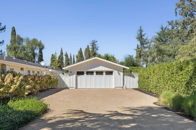 Building Photo - 760 Zinfandel Ln