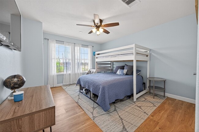 Building Photo - 3329 Oak Dale Way