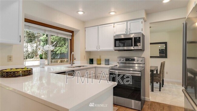 Building Photo - 23960 SE 42nd Pl