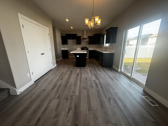 Building Photo - 1373 E Bell Buoy Way