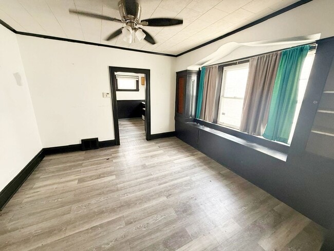 Building Photo - 4 BED 1 BATH BEAUTIFUL SINGLE FAMILY HOME ...