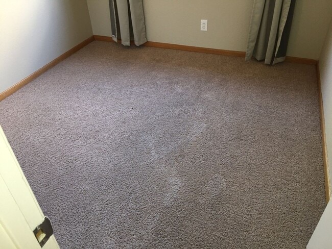 Building Photo - Clean Large 4 Bedroom 2 Bathroom Home For Rent - Section 8 Vouchers Accepted.