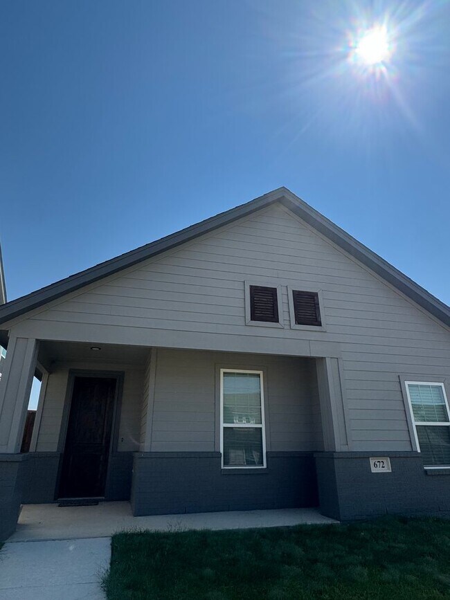 Building Photo - 3/2 Home for the Holidays in GODLEY ISD - ...