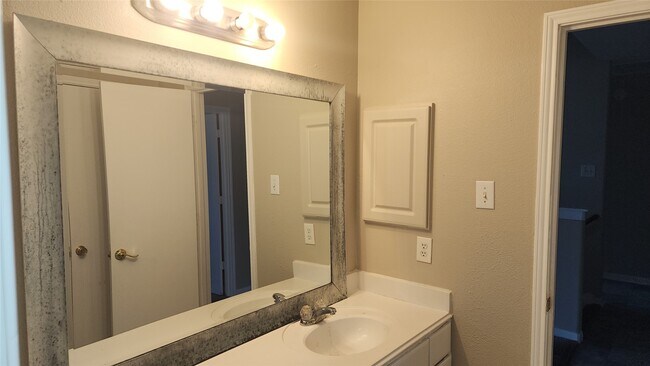 Building Photo - 15430 Elm Leaf Pl