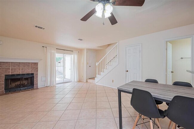 Building Photo - 2030 Plantation Dr