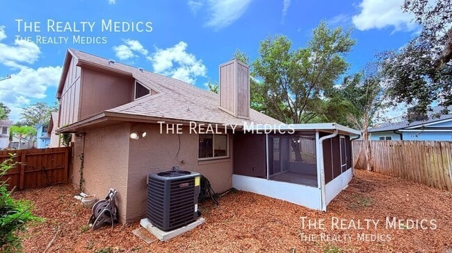Building Photo - 3640 S St Lucie Dr