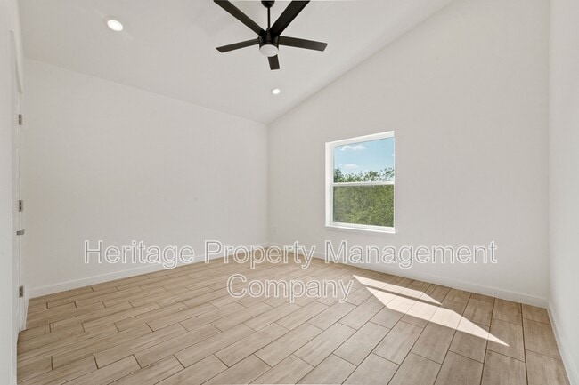 Building Photo - 212 Cooper St