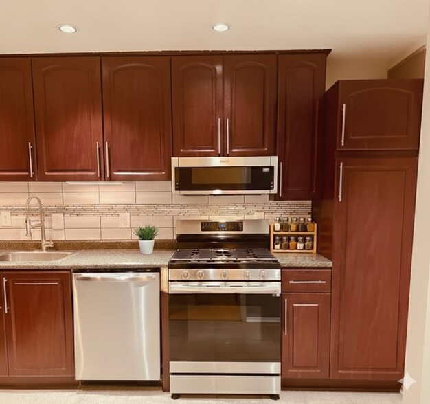 Building Photo - 903 Summit North Dr NE