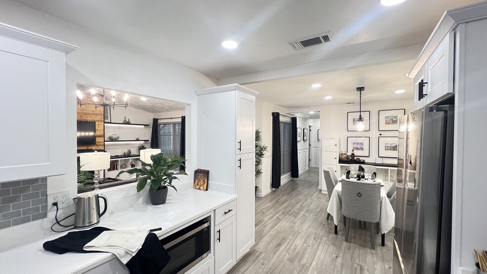 Building Photo - 2604 Nelwin Pl