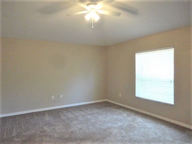 Building Photo - 3213 Dunstable Dr