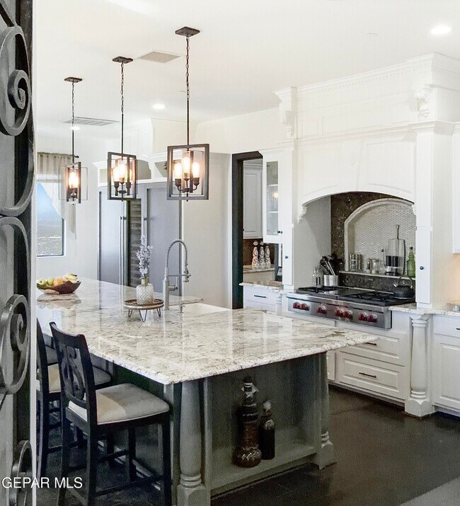 Building Photo - 444 San Clemente Dr